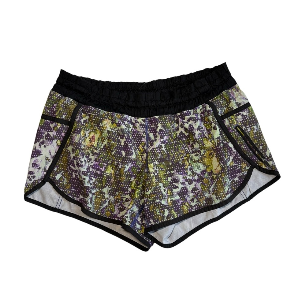 Lululemon Tracker Shorts In floral sport while multi 3.5"